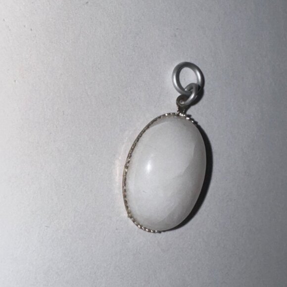 Snowy Quartz Oval Pendant - Picture 2 of 7